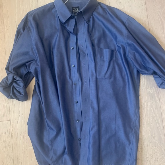 Jos A Bank Men’s Buttondown - Picture 1 of 2